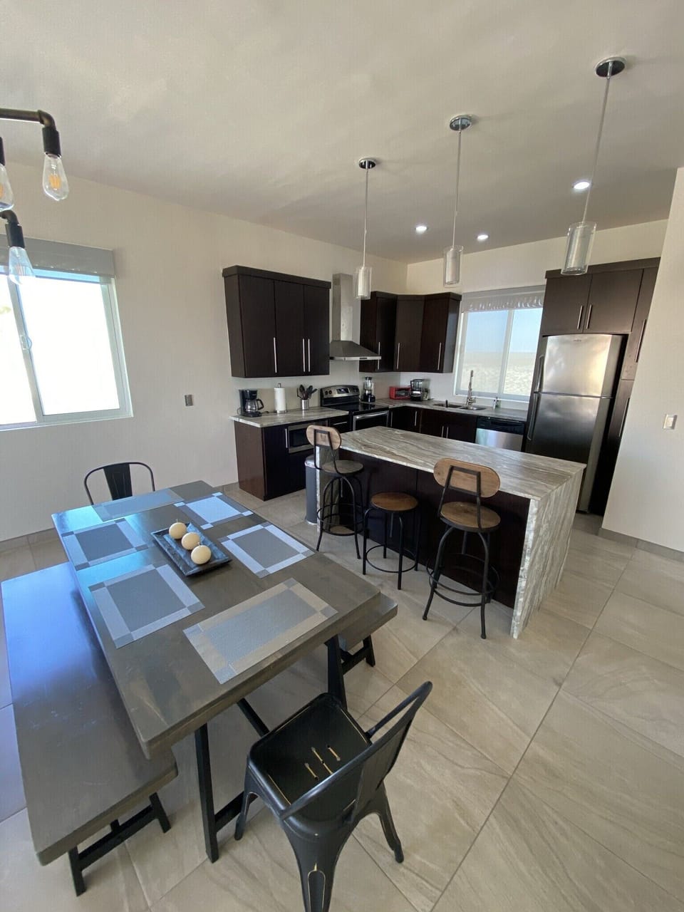 Kitchen Table/Kitchen Area