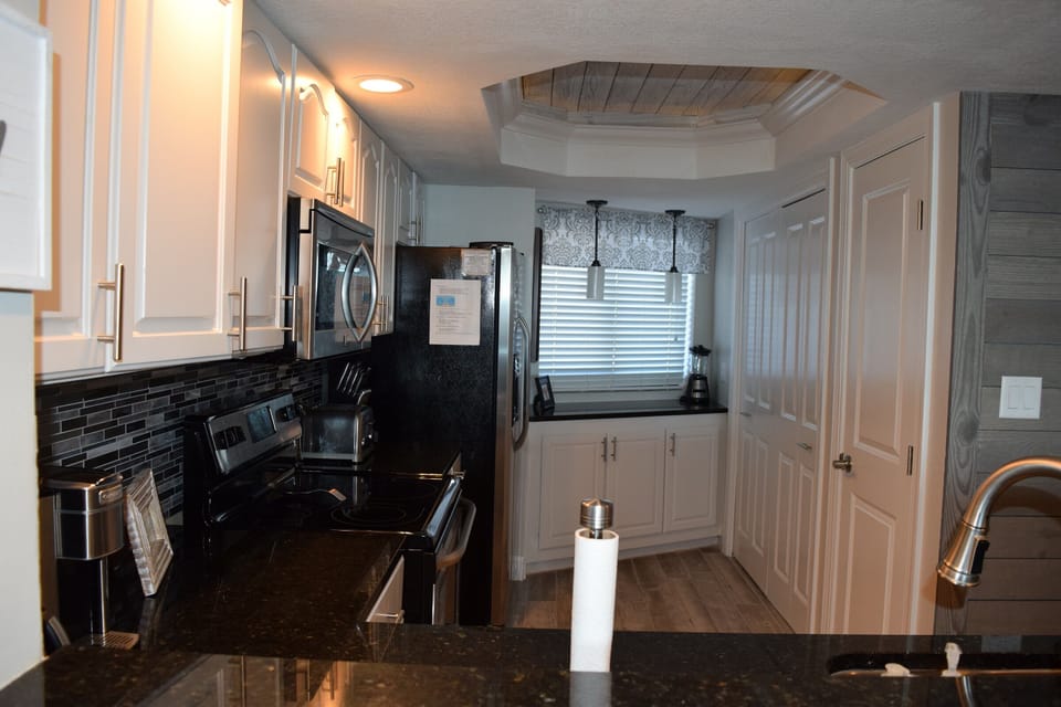 Kitchen, laundry in closet