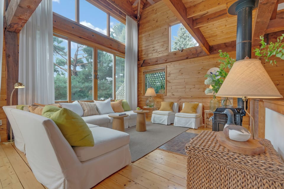 Bright, fresh, comfortable Living Room