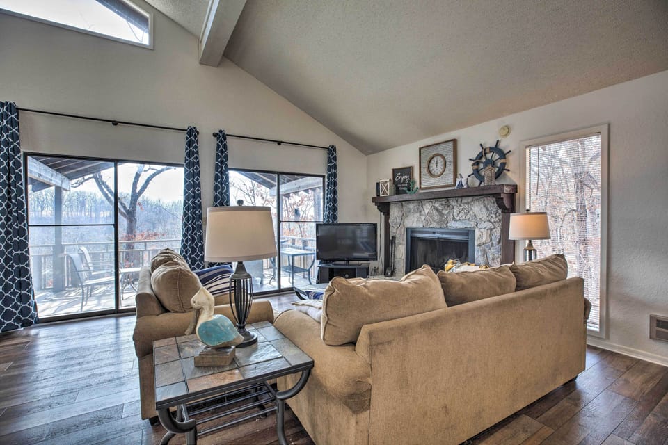 Osage Beach Vacation Rental | Multi-Level Home | 4BR | 4.5BA | 2,000 Sq Ft