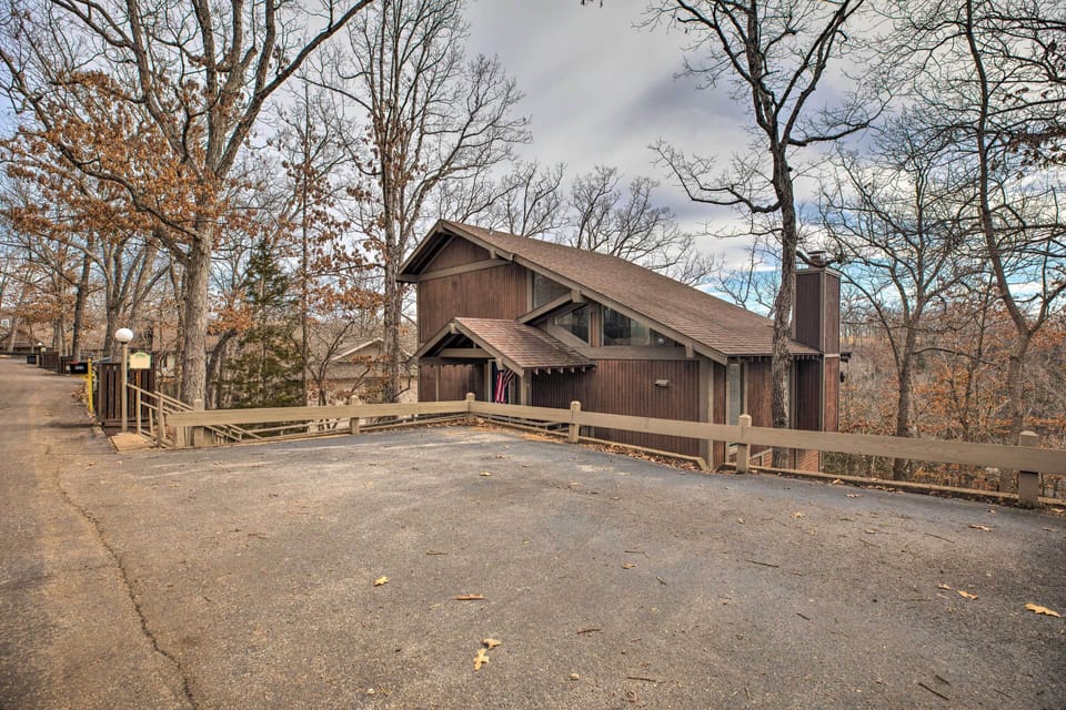 Parking | Driveway (3 Vehicles) | Overflow Parking Lot (7 Vehicles)