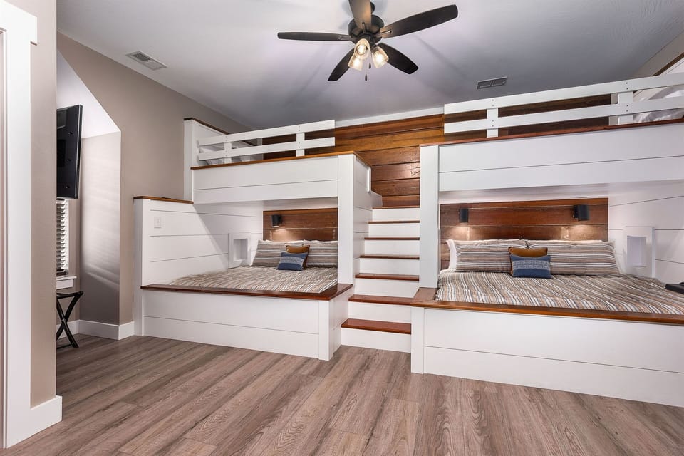 Upper Level Bunk Room w/2 kings and 2 full beds and attached full bathroom