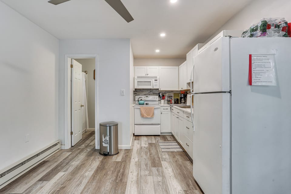 Well-Equipped Kitchen | Toaster