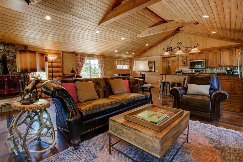 Cabin-style construction