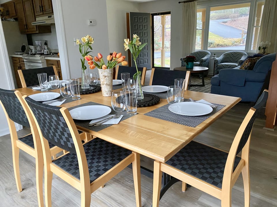 Dining room seats 8.