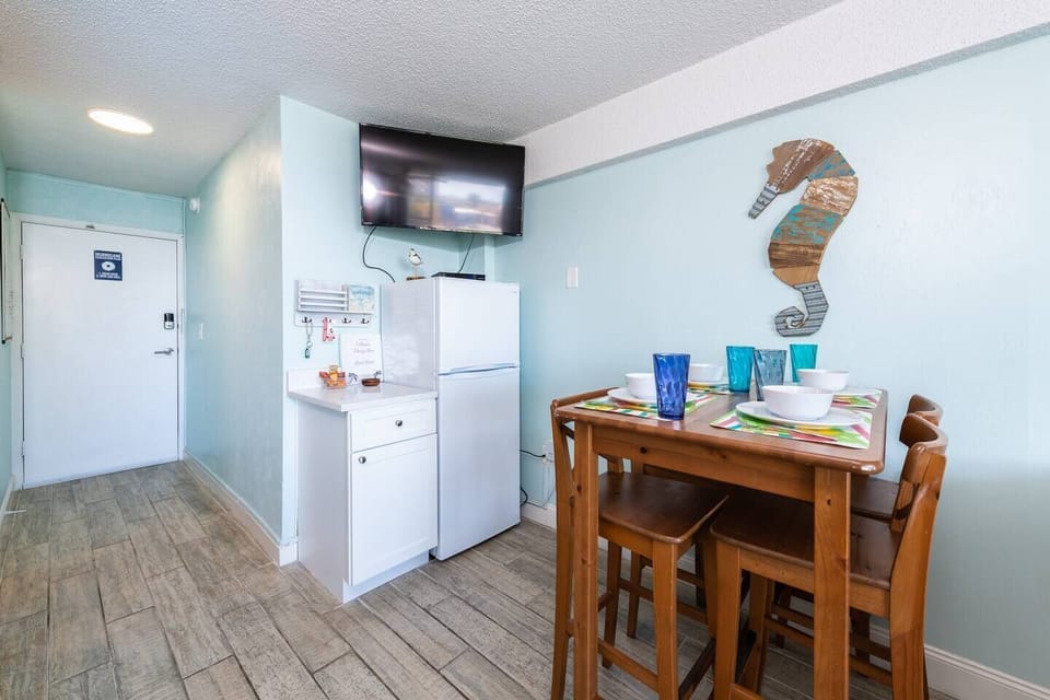 Full-size fridge with separate freezer... bring the ice-cream!