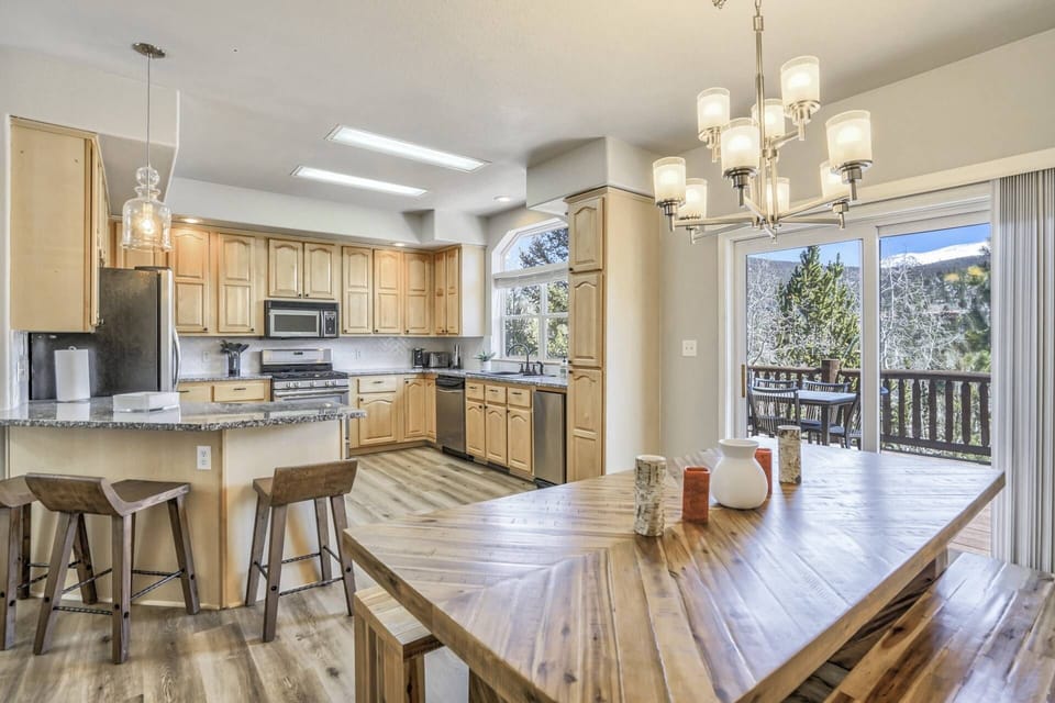 Full Kitchen with All Amenities