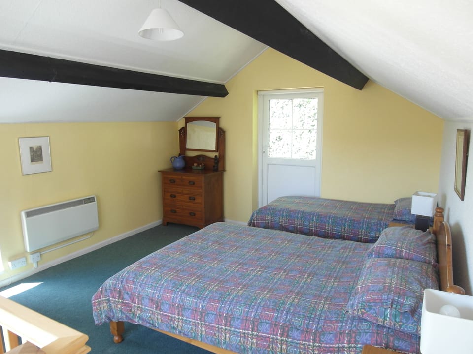 Double bedroom (plus extra single)