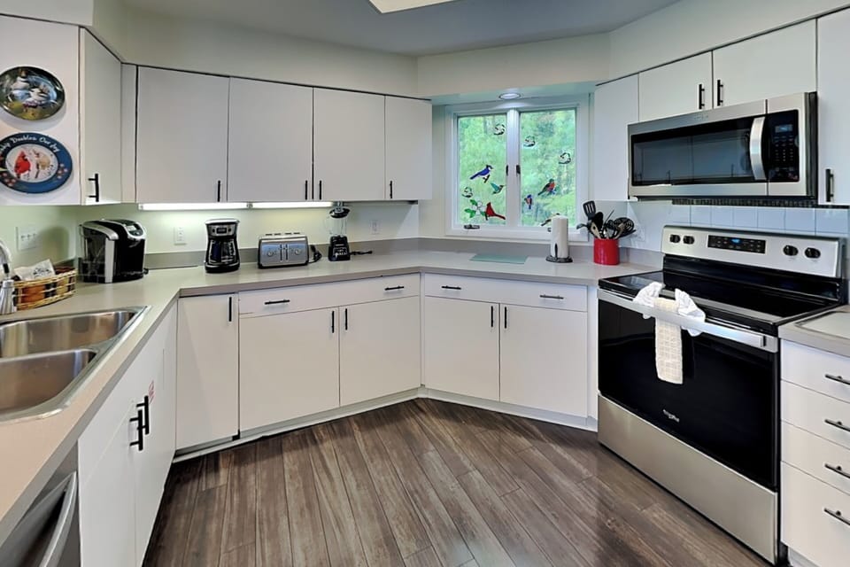 Kitchen - Fully Equipped w/ Stainless Steel Appliances + Keurig