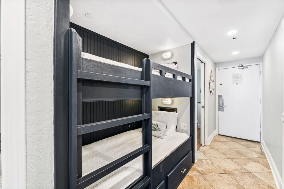 Bunk Alcove