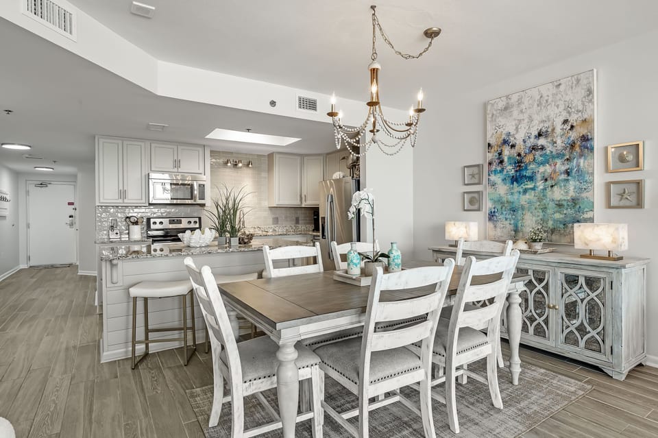 Dining area with seating for 6