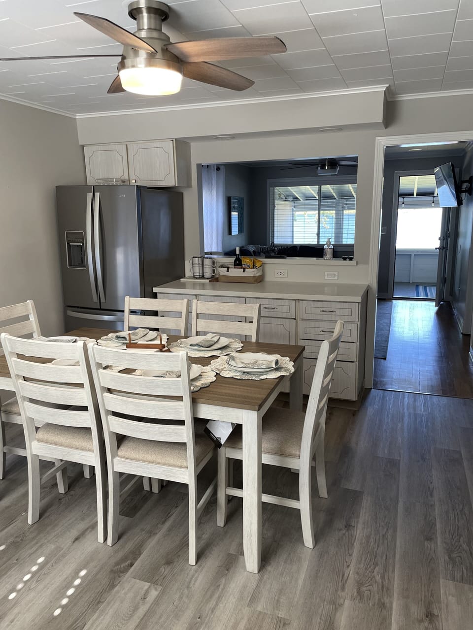 eat in kitchen