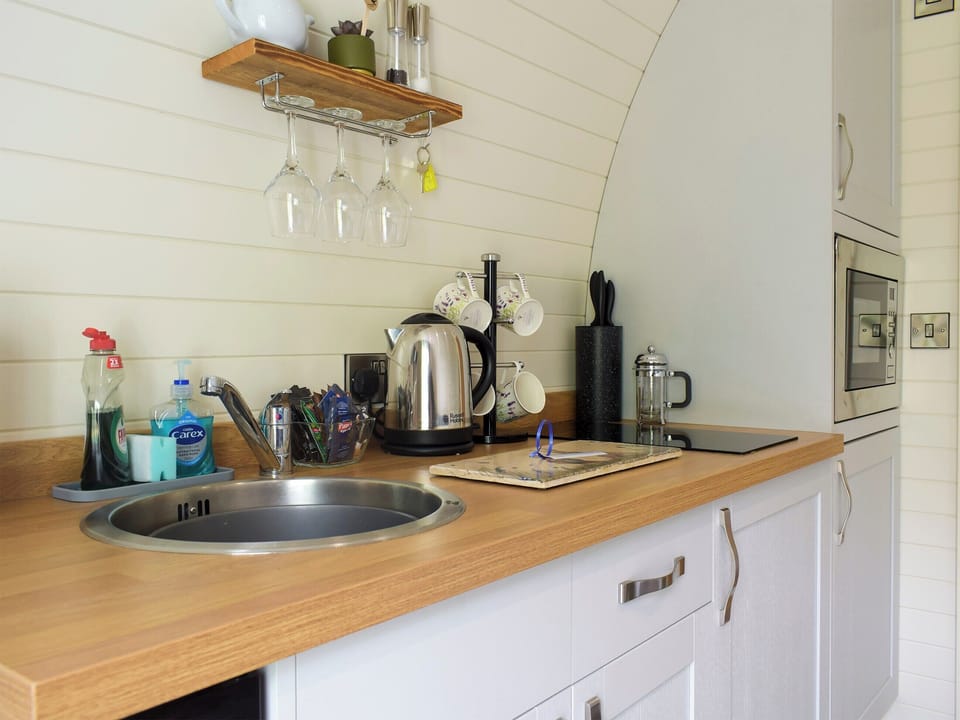 Kitchen | Efyrnwy Pod VIP - Pods Bodyddon, Llanfyllin, near Welshpool