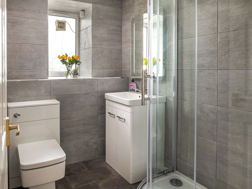 Shower room | Harbour View, Cemaes Bay