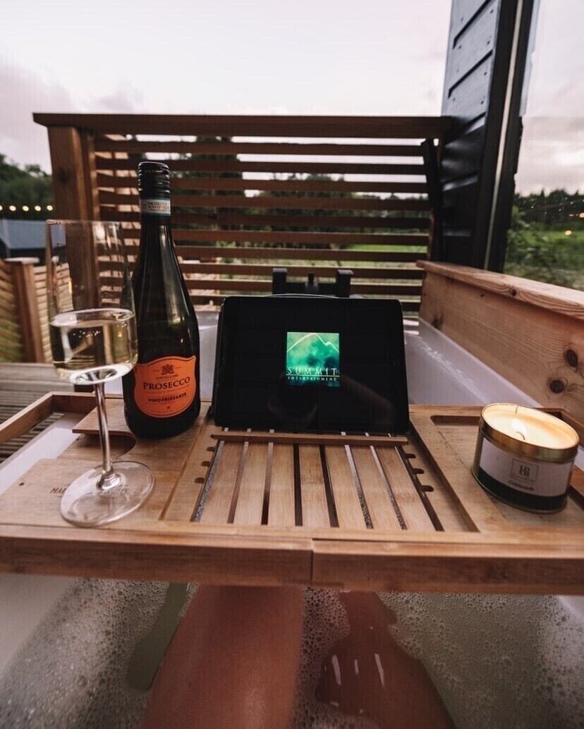 Forest Cabin bathtub