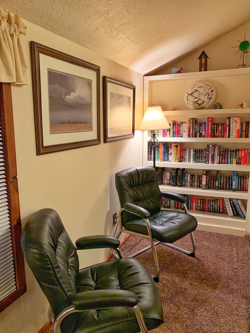 Bedroom 1 (sitting area)