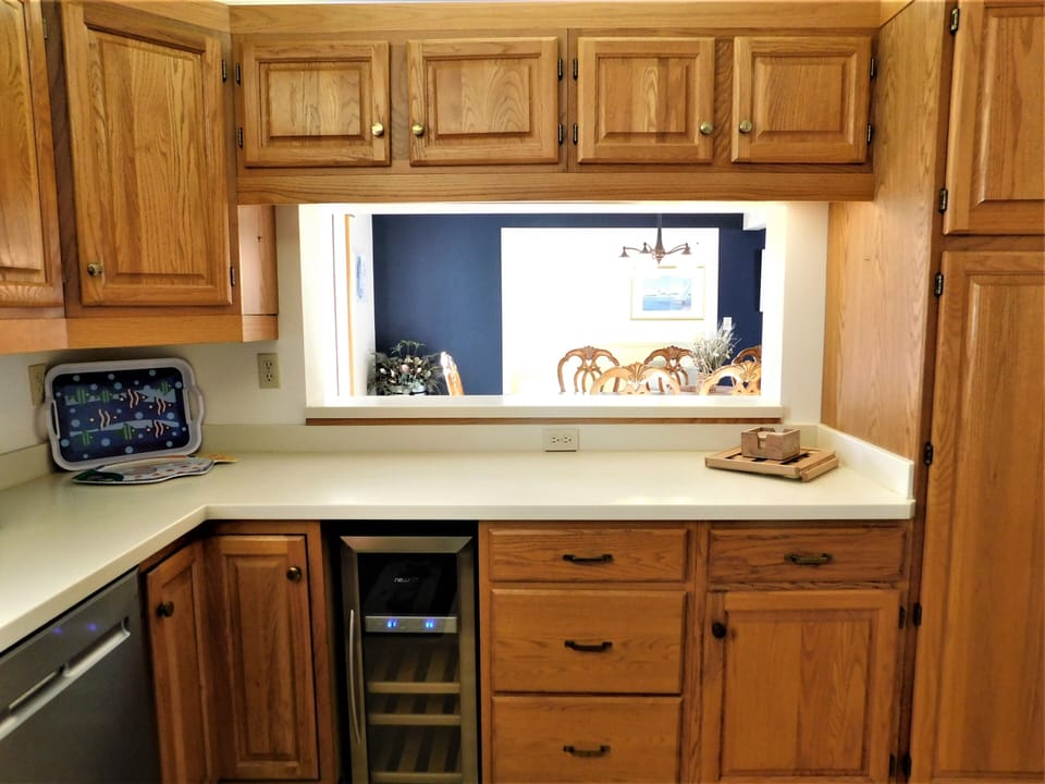 324 Seabreeze Drive (The Canal)