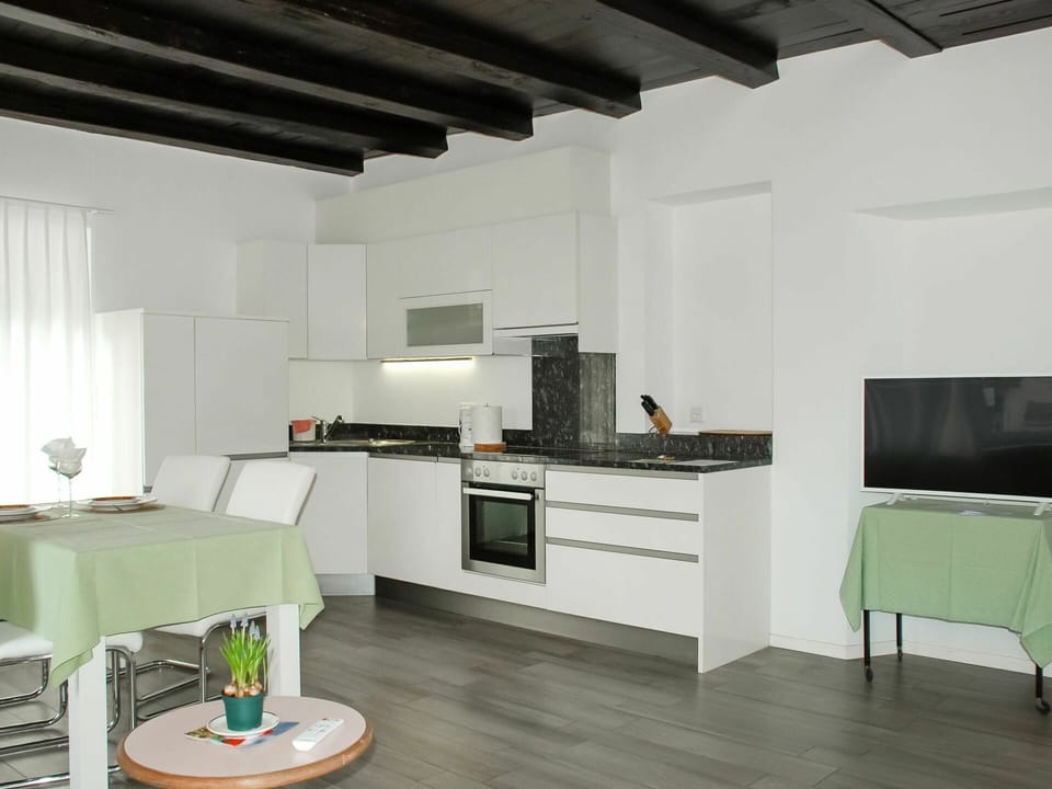 Cabinetry, Countertop, Property, Kitchen Stove, Kitchen, Wood, Exhaust Hood, Home Appliance, Interior Design, Lighting