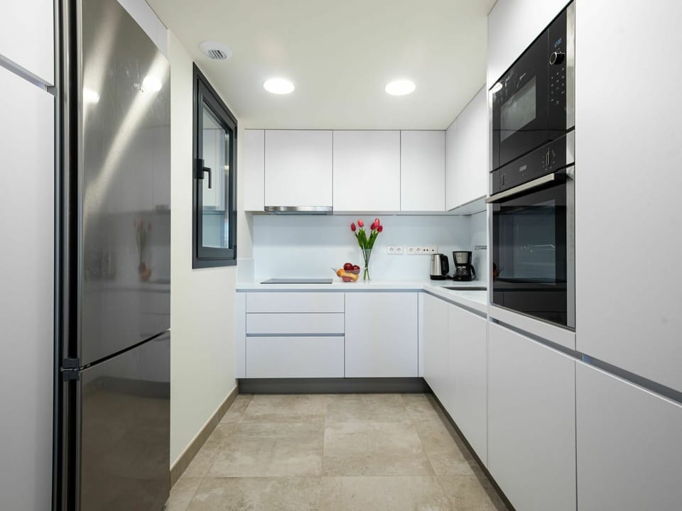 Cabinetry, Property, Building, Countertop, Houseplant, Interior Design, Architecture, Plant, Floor