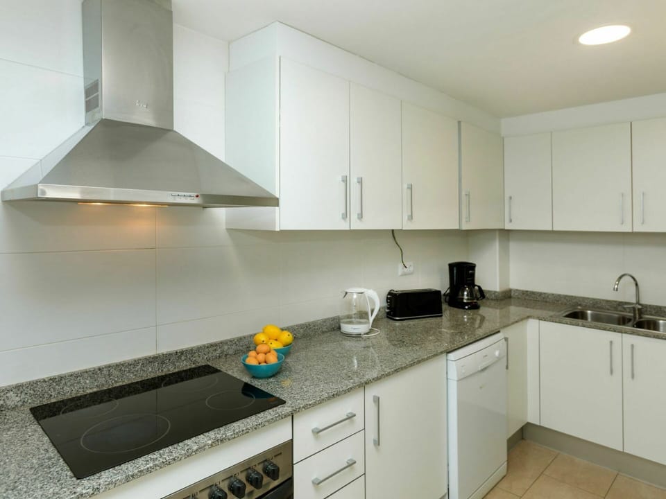 Kitchen Sink, Countertop, Cabinetry, Property, Sink, Building, White, Tap, Kitchen Stove, Kitchen