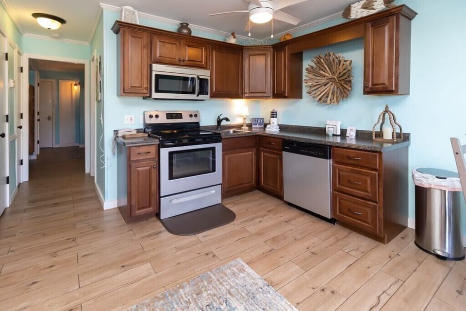 Full kitchen