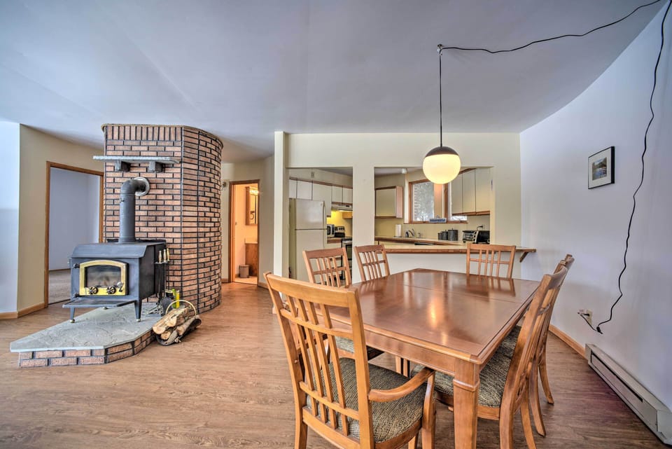 Dining Room | Dishware/Flatware Provided