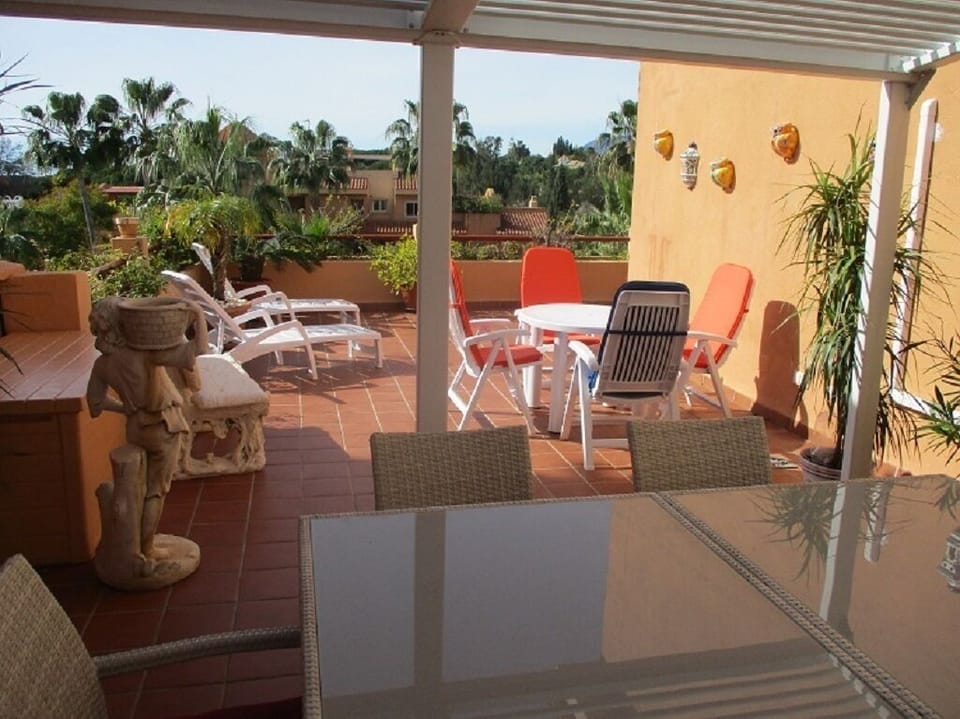 Terrace (BBQ not shown)

