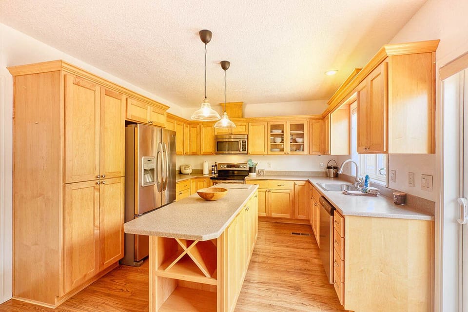 Kitchen - Fully Stocked for all your cooking needs