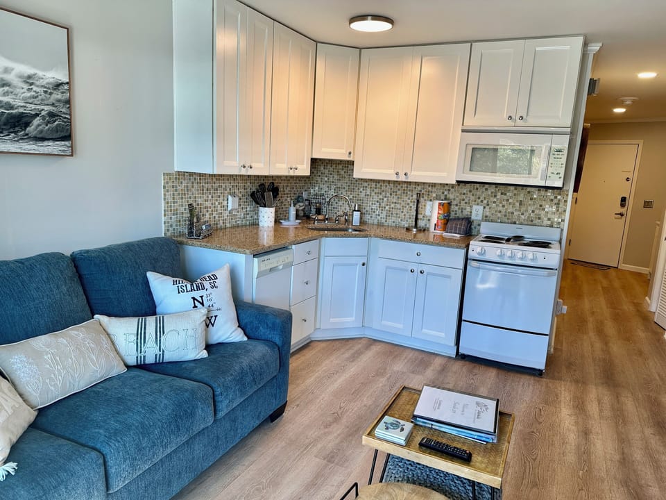 Kitchen - Fully equipped kitchen with everything needed to cook meals