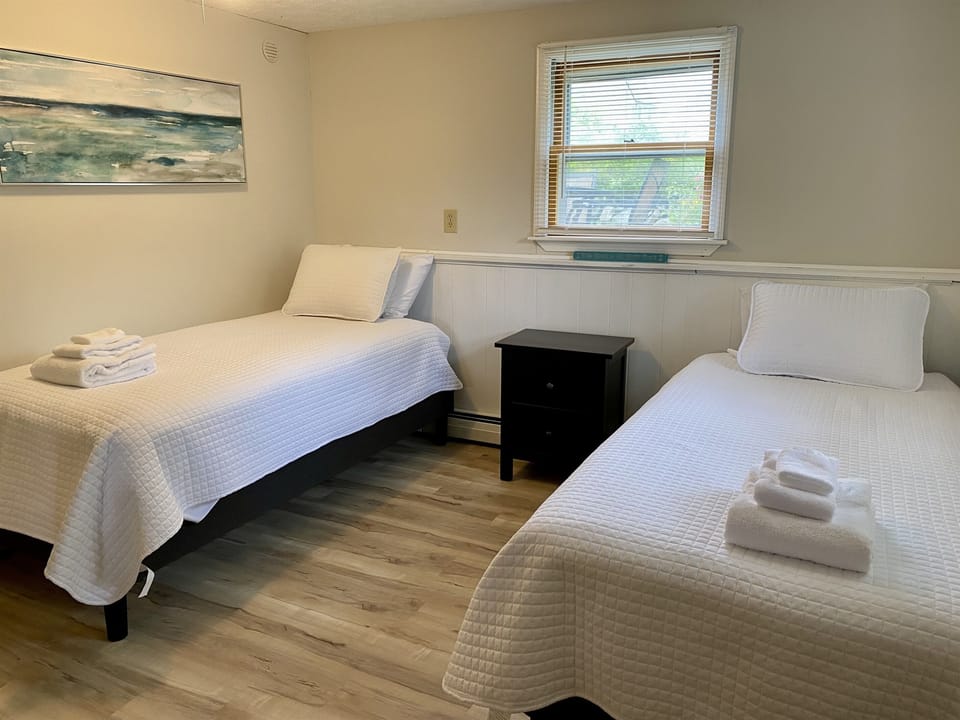 Twin bedroom