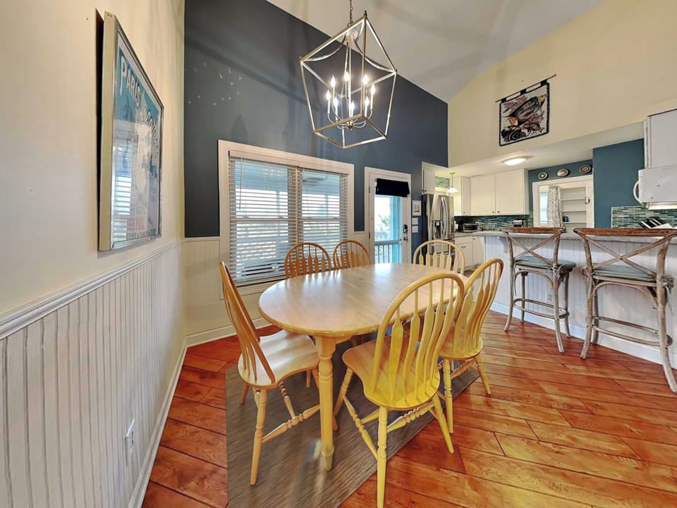 Dining Area - Seating for 6