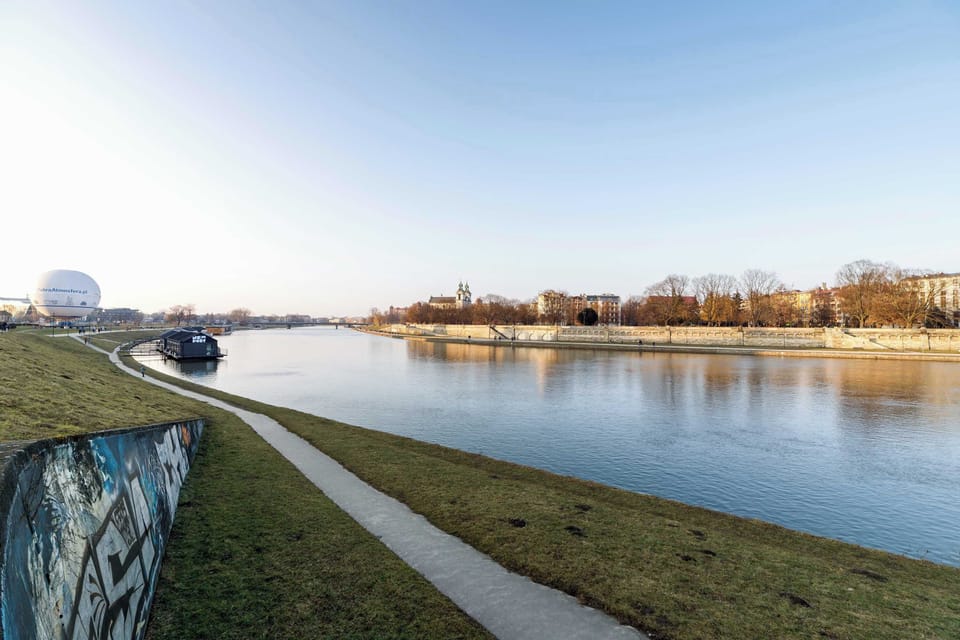 A serene photo showcasing a nearby riverbank, ideal for walks, jogging, or enjoying the outdoors.