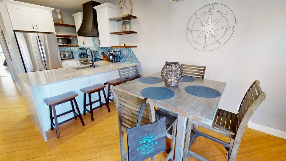 Dining & Kitchen