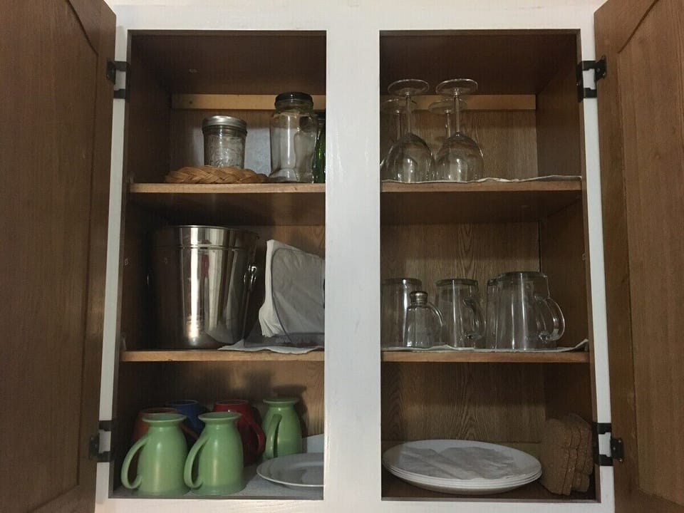 Fully equipped with cups, mugs, glasses and cutlery.