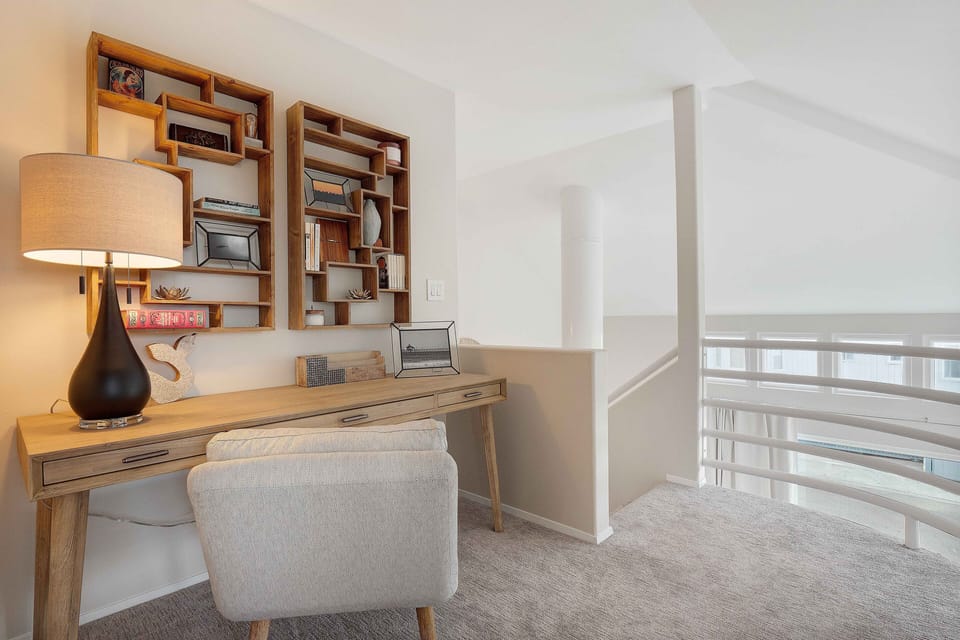 Balcony reading nook / desk study