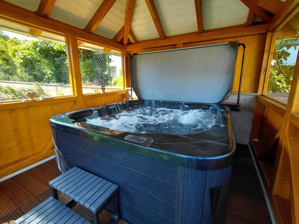 Indoor spa tub