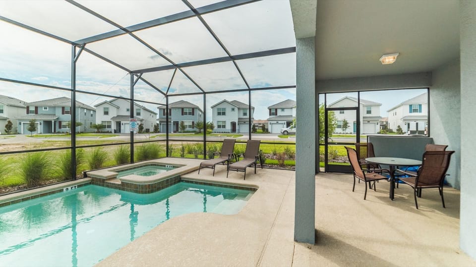 Beautiful 6 bed 5 bath villa located in Storey Lake Resort
