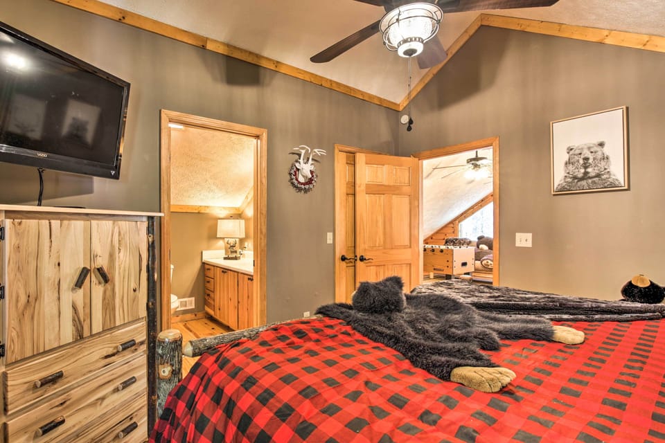 Bedroom 2 | Cable TV