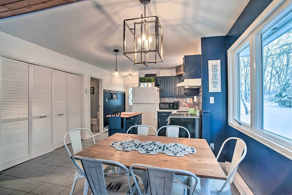 Dining Area | Dishware & Flatware Provided | High Chair | 1st Floor