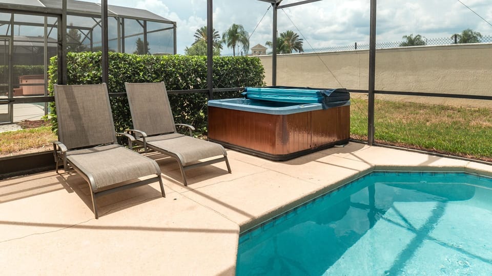 Beautiful 4 bed 3 bath villa located in Windsor Palms Resort