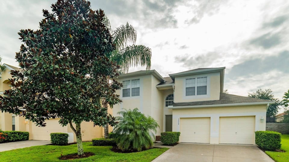 Beautiful 5 bed 5 bath villa located in Windsor Hills Resort