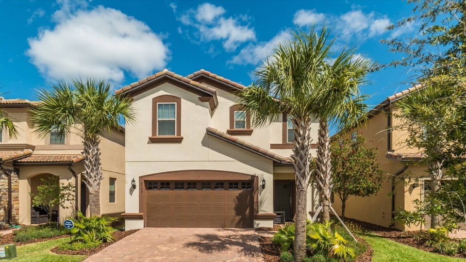 Beautiful 7 bed 5 bath villa located in Windsor At Westside Resort