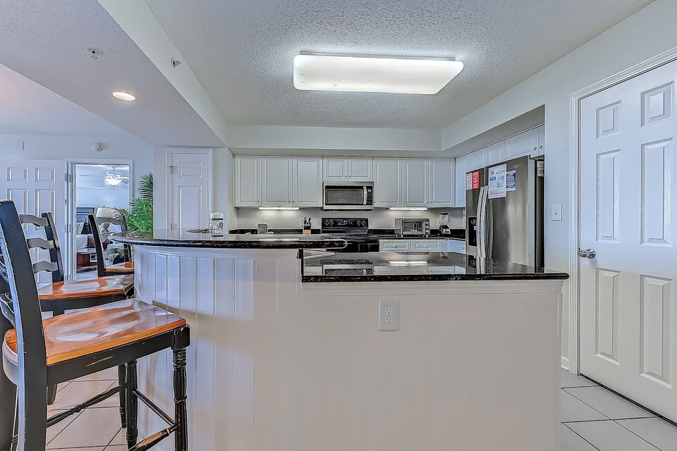 Kitchen/Bar Sitting Area
