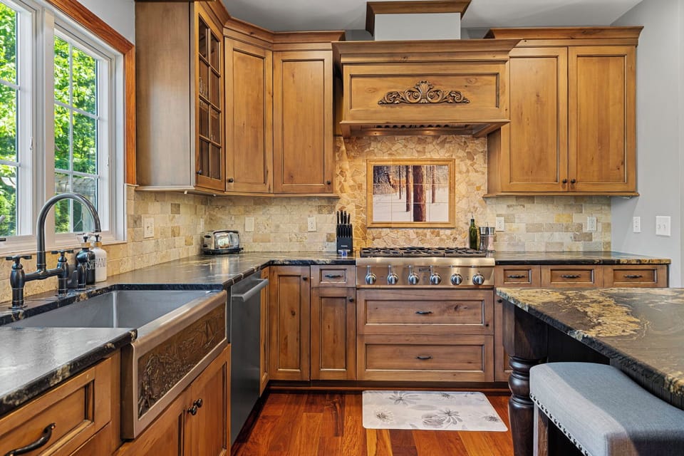 Chef’s love the kitchen that features high-end appliances and ample prep space.