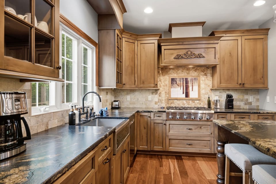 Chef’s love the kitchen that features high-end appliances and ample prep space.