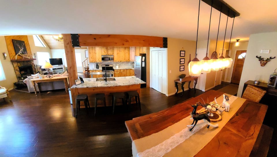 Open Kitchen & Dining-Seating for 15