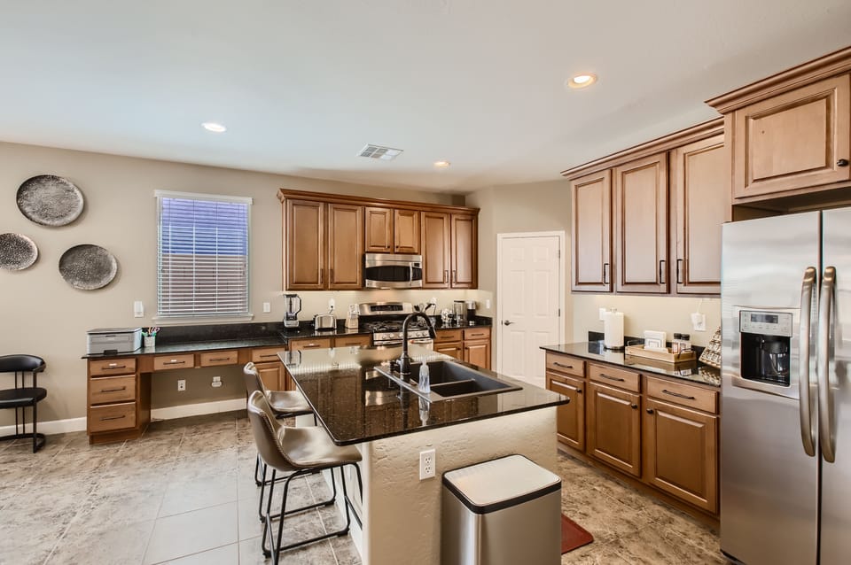 Fully Stocked Kitchen - Home Away From Home!