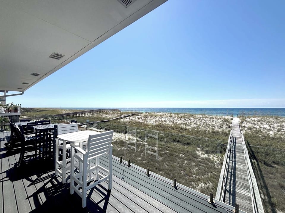 Gulfside balcony with stunning views