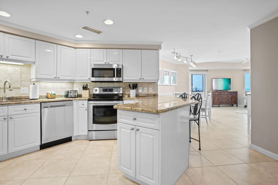 Lavish upgraded kitchen all stainless appliances 
