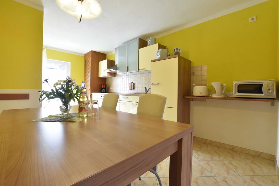 Reihenferienhaus mit Kamin und Terrasse im Ostseeland OFC 11 - 3- Raum Ferienhaus mit Terrasse und Apartment in Mecklenburg-Vorpommern, Germany